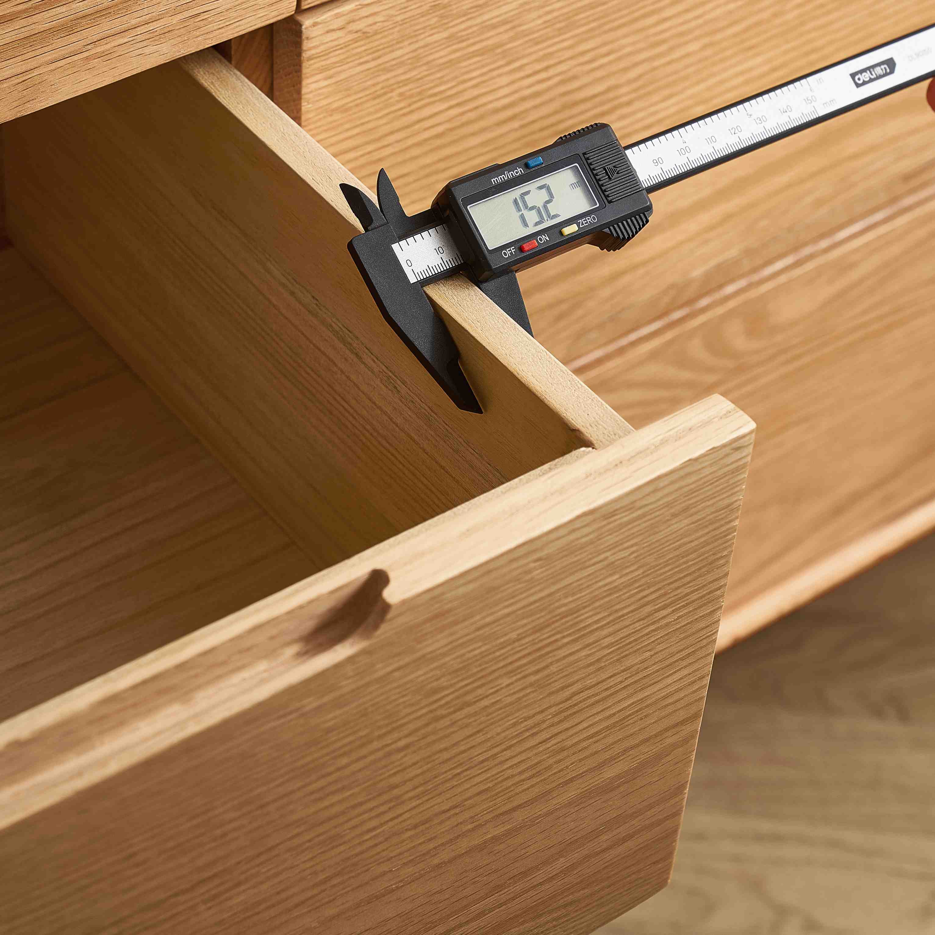 Cassettiera in legno massello Edoardo